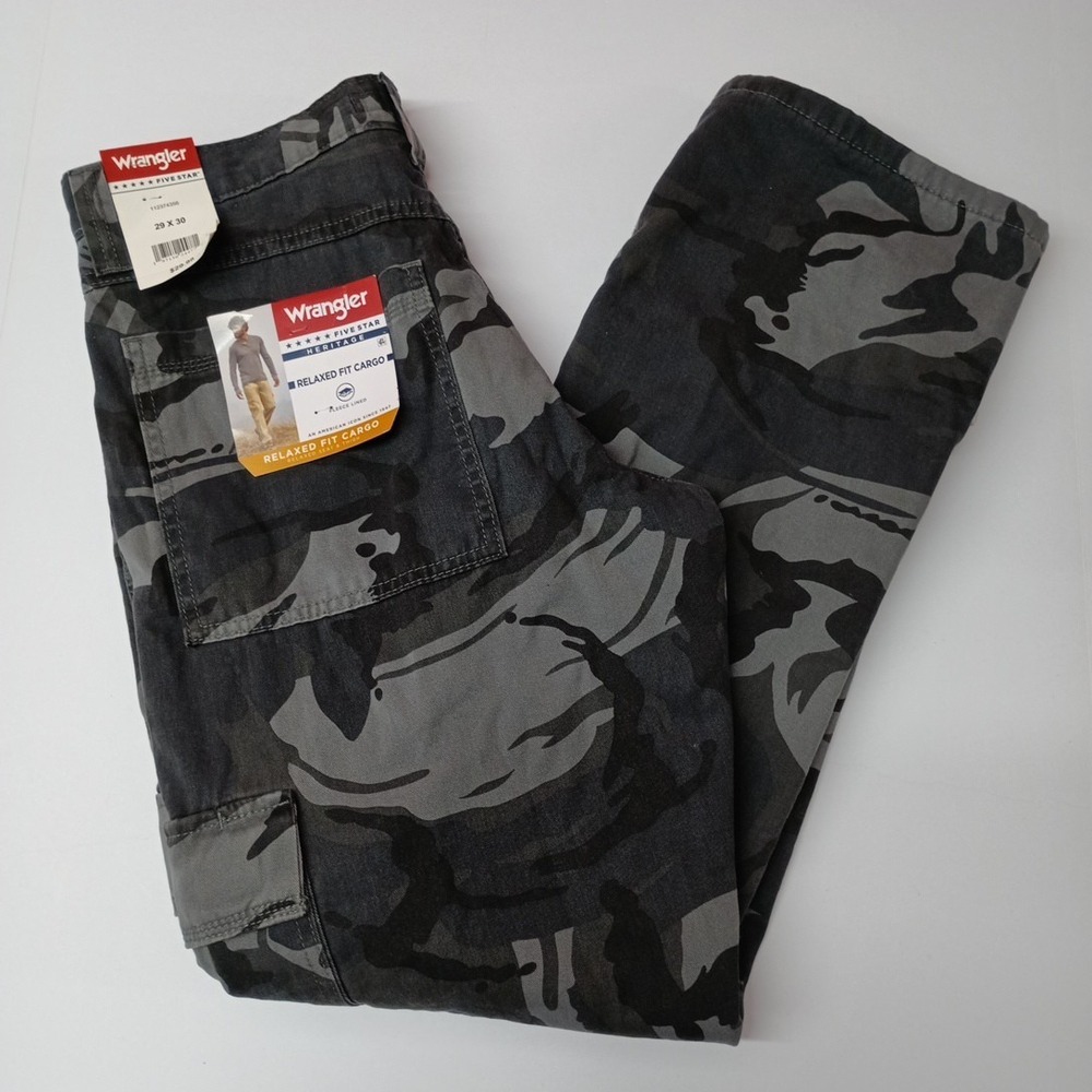 Wrangler NEW Men's Camo Fleece Lined Relaxed Fit Cargo Pants Size 29x30 Gray